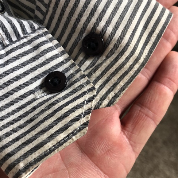 Mens Hurley Button Up. Size XL - Picture 6 of 7